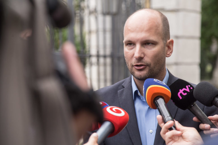 OĽANO, Gábor Grendel