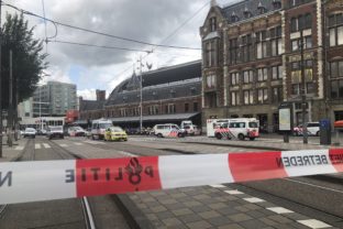 Holandsko, železničná stanica, útok nožom
