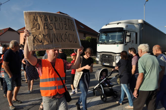 TRNAVA: Obyvatelia Modranky zablokovali dopravu