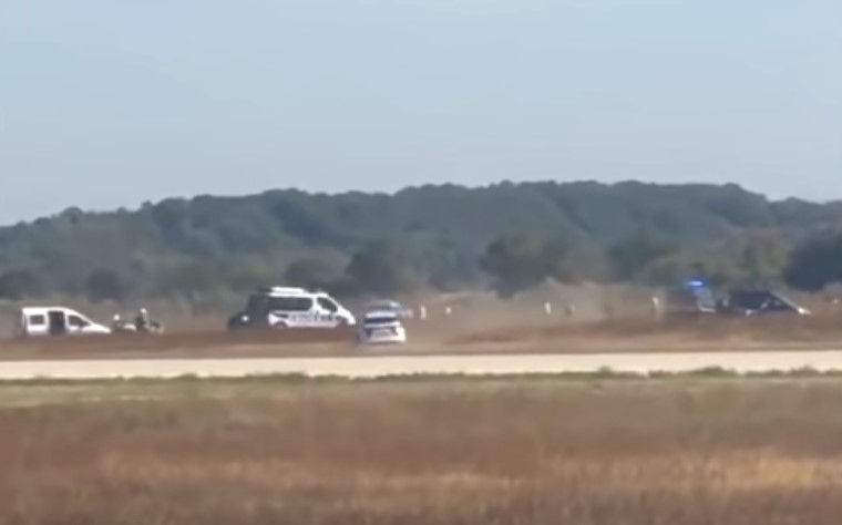 Letisko Lyon, auto, polícia, runway