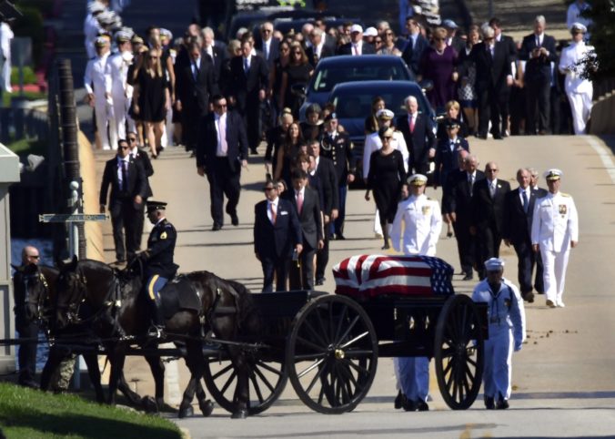 Pohreb Johna McCaina