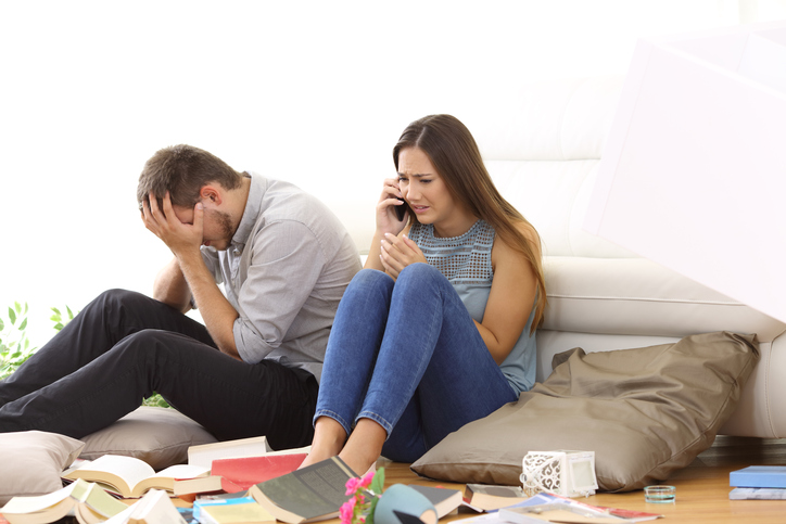 Desperate couple calling police after a robbery