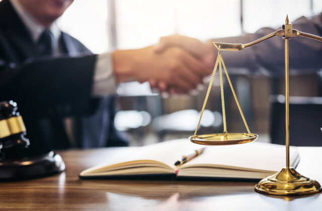 Vláda cez prorastové opatrenia oslabuje register partnerov verejného sektora, upozorňujú advokáti