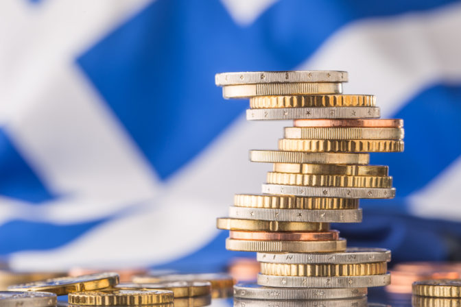 Národná vlajka Grécka a euro mince