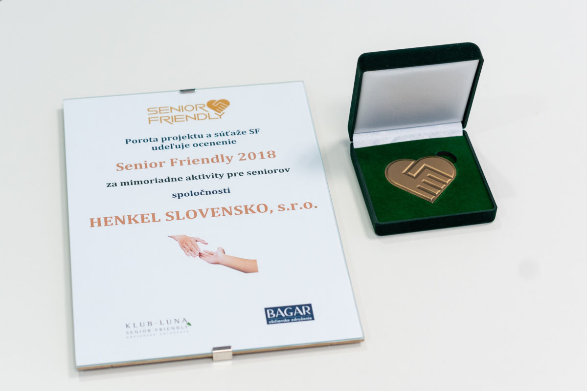 Henkel slovensko_ocenenie senior friendly_foto 2.jpg