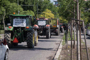 PROTEST: Farmári na traktoroch v Bratislave