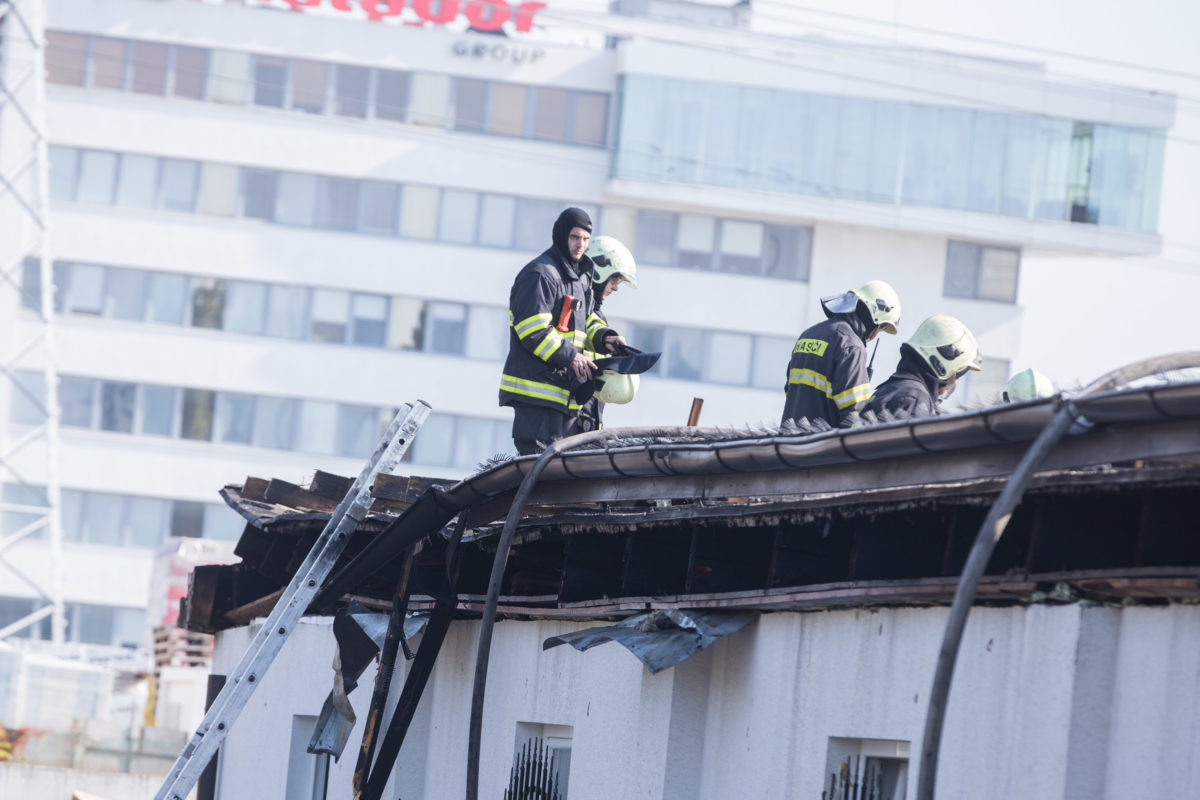 BRATISLAVA: Požiar strechy budovy na Vajnorskej