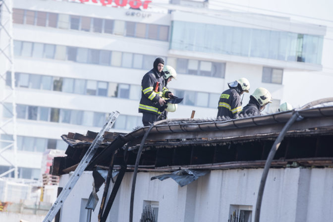 BRATISLAVA: Požiar strechy budovy na Vajnorskej