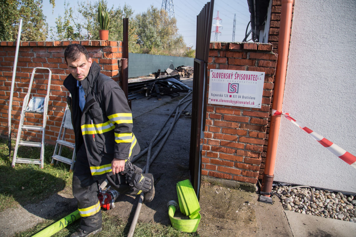 BRATISLAVA: Požiar strechy budovy na Vajnorskej