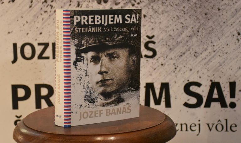 Kniha na stojane.jpg