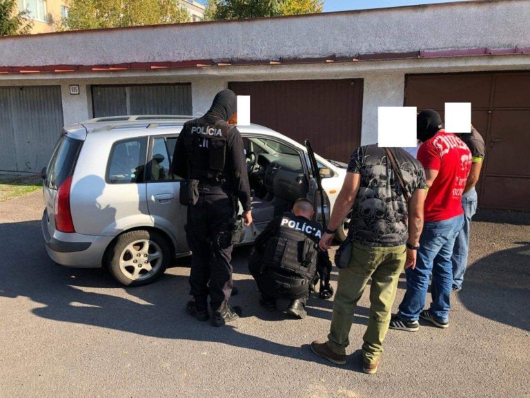 POLÍCIA: Drogový díler skončil v cele