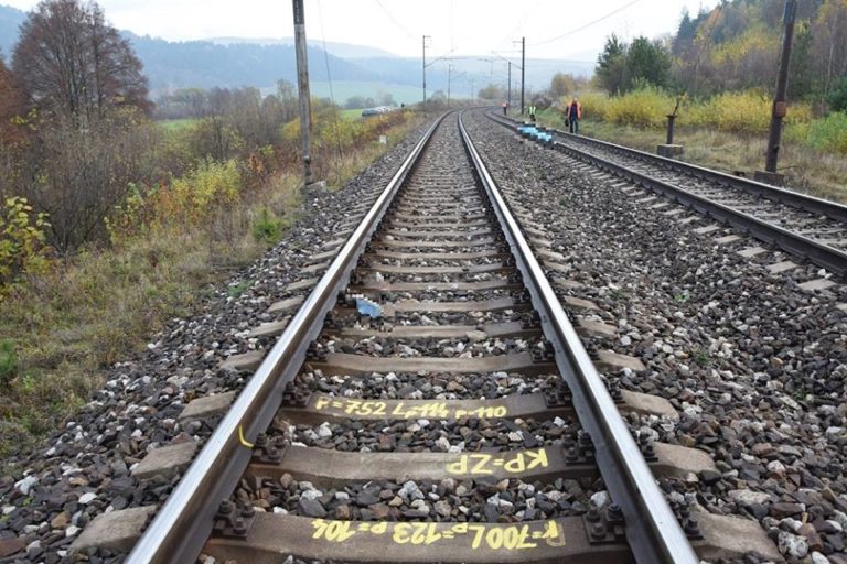 vlak, koľajnice