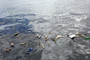 Voda, plast, znečistenie
