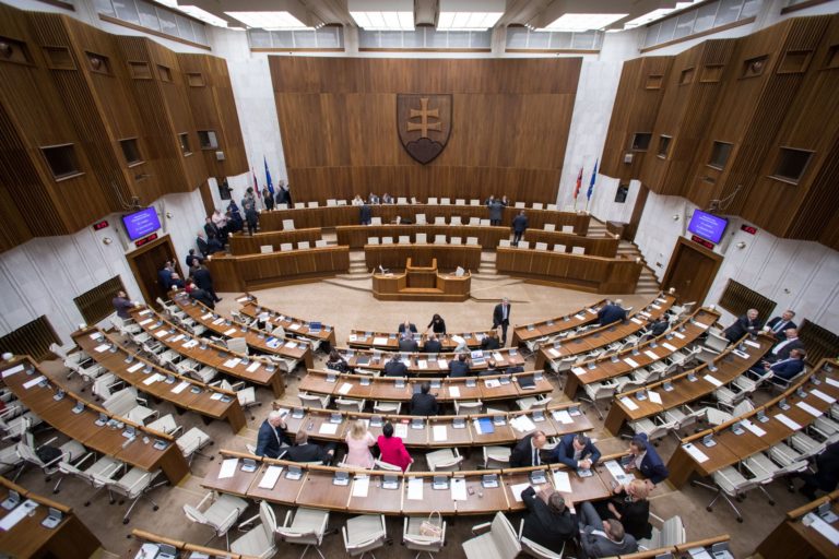 NR SR, parlament