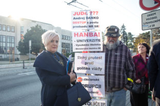 PROTEST: Odvolanie predsedu NR SR Andreja Danka