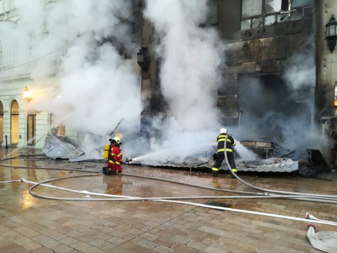 Požiar na vianočných trhoch v Bratislave