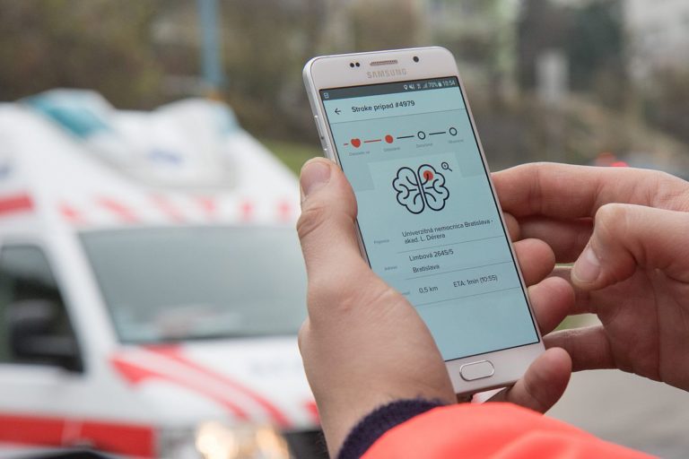 Mobilná aplikácia na komunikáciu záchranárov s nemocnicou