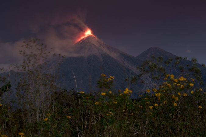 Sopka Fuego v Guatemale