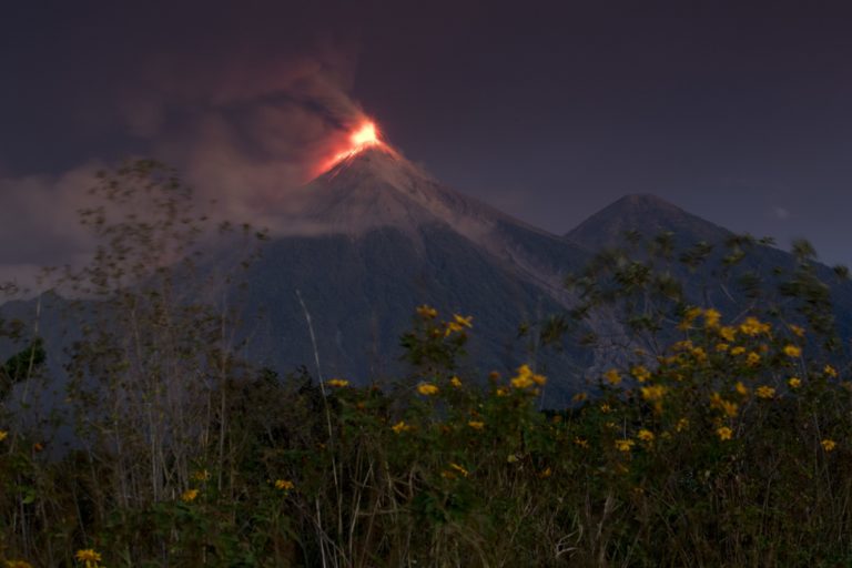 Sopka Fuego v Guatemale