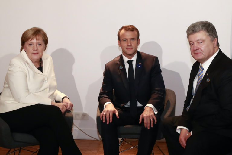 Angela Merkelová, Emanuel Macron, Petro Porošenko