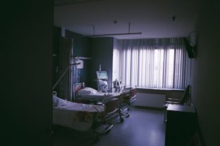 Nemocnica_tma.jpg