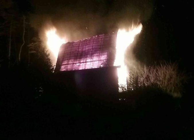 požiar chaty v Partizánskom