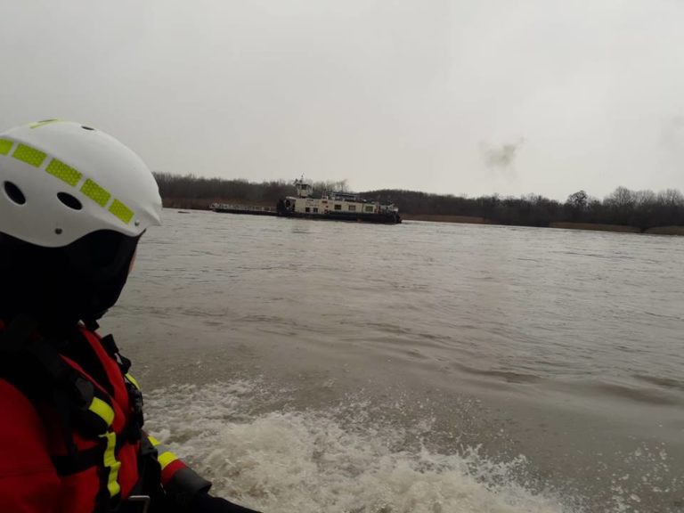 Odtrhnutý pontón na Dunaji