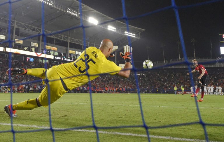 Pepe Reina, AC Miláno