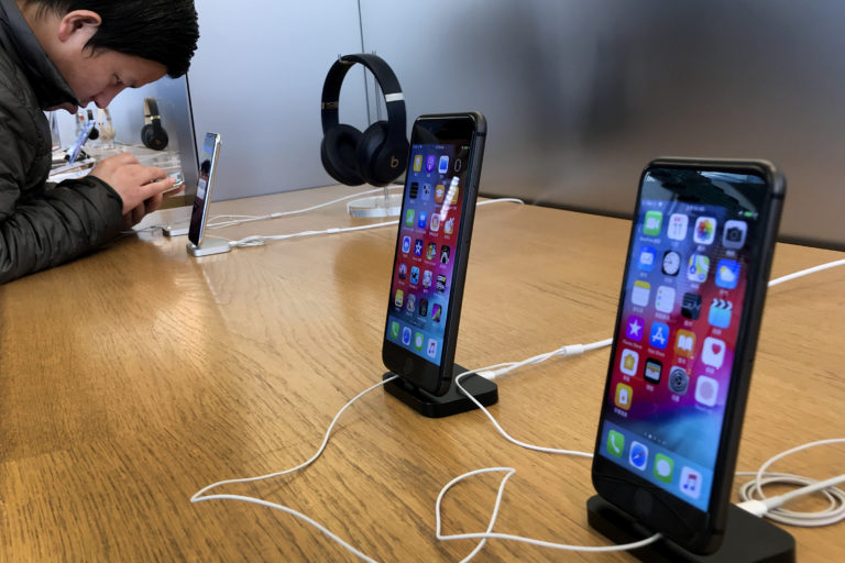 Apple, Qualcomm