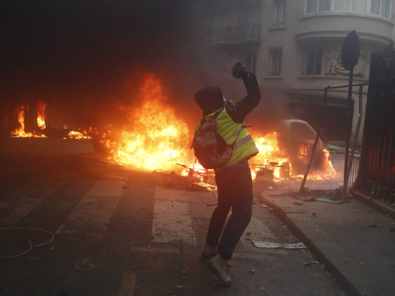 Protesty vo Francúzsku, demonštrácie, zvyšovanie daní, Emmanuel Macron