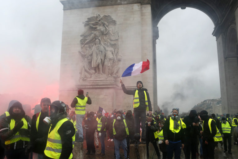 Protesty vo Francúzsku, demonštrácie, zvyšovanie daní, Emmanuel Macron
