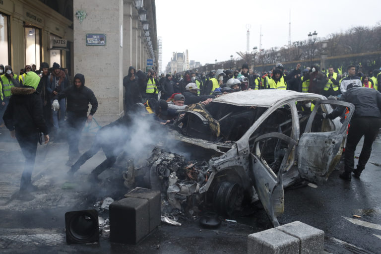 Protesty vo Francúzsku, demonštrácie, zvyšovanie daní, Emmanuel Macron