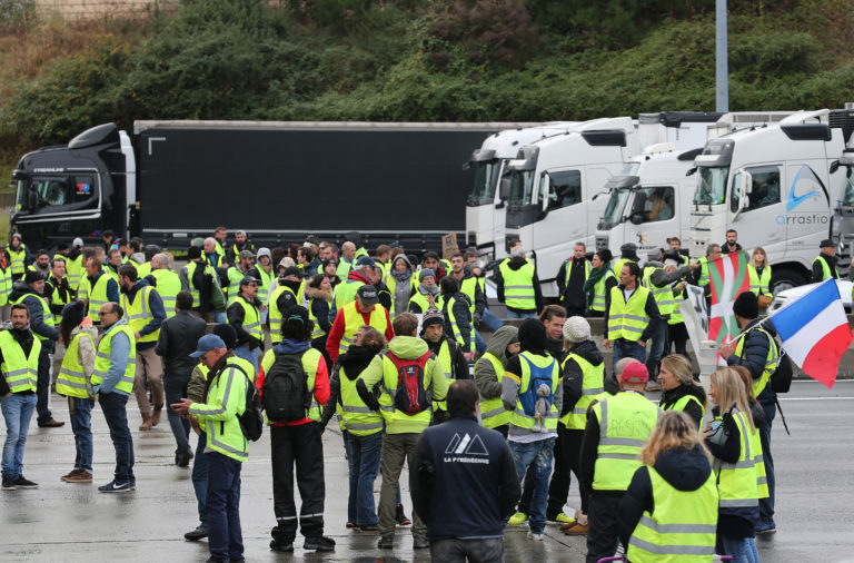 Protesty vo Francúzsku, demonštrácie, zvyšovanie daní, Emmanuel Macron