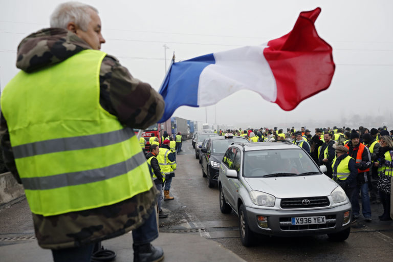 Protesty vo Francúzsku, demonštrácie, zvyšovanie daní, Emmanuel Macron