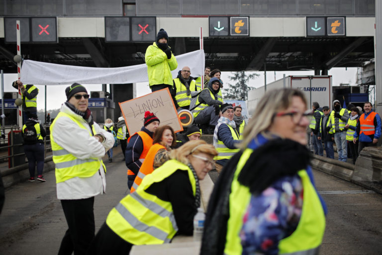 Protesty vo Francúzsku, demonštrácie, zvyšovanie daní, Emmanuel Macron