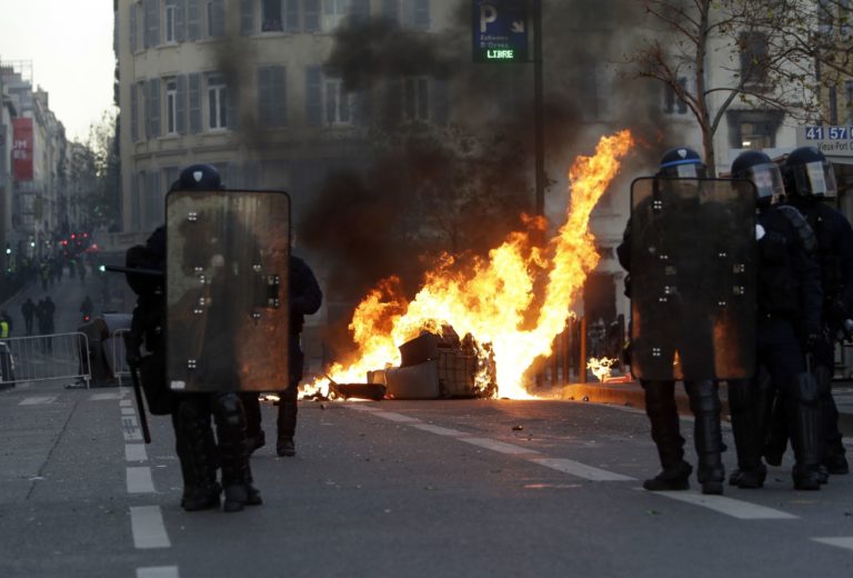 Paríž, protest, žlté vesty