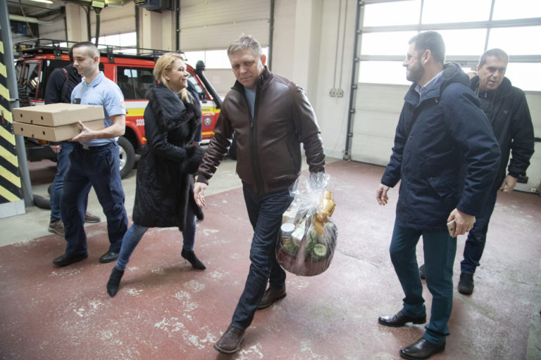 Denisa Saková, Robert Fico, hasiči, Štedrý deň