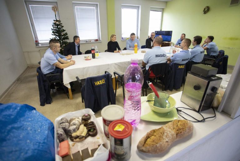 Denisa Saková, Robert Fico, hasiči, Štedrý deň