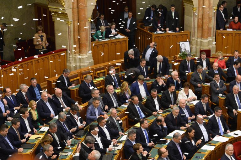 Maďarsko, maďarský parlament