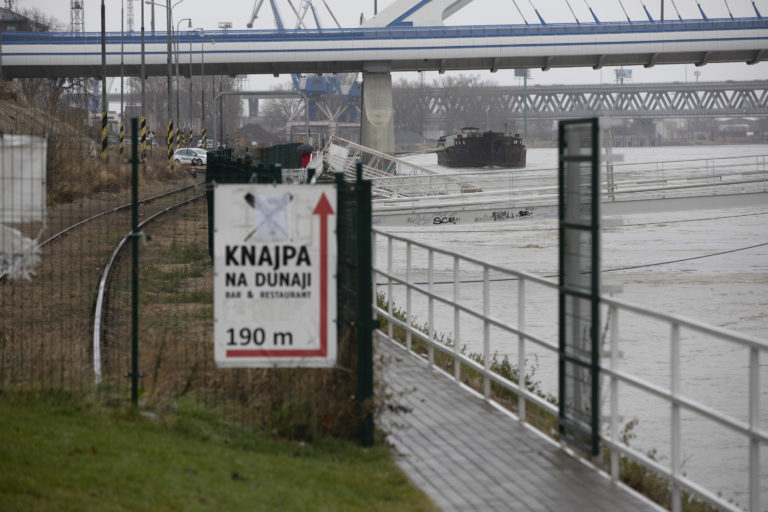 BRATISLAVA: Odtrhnutý pontón na Dunaji