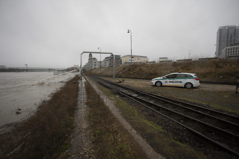 BRATISLAVA: Odtrhnutý pontón na Dunaji