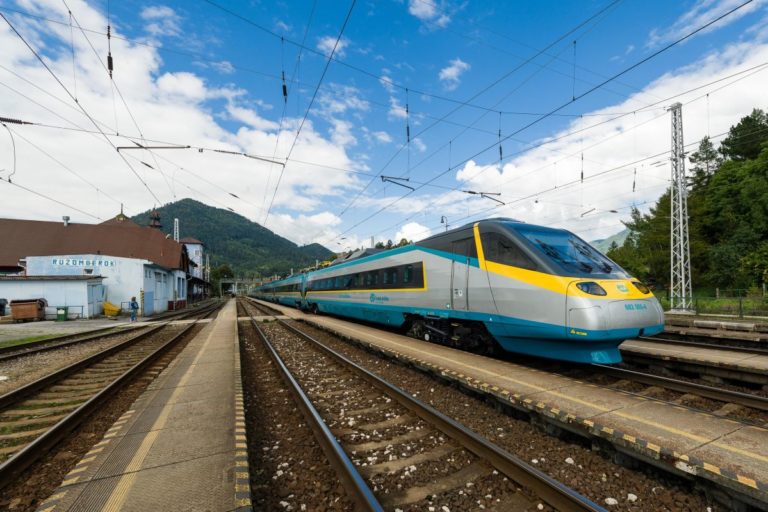 DOPRAVA: Modernizované Pendolino Koièan