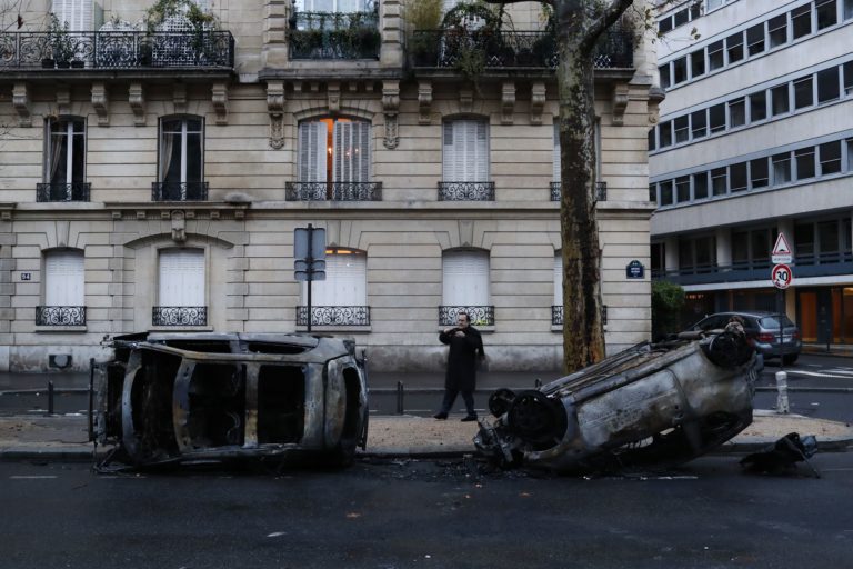 podpálené autá, Paríž
