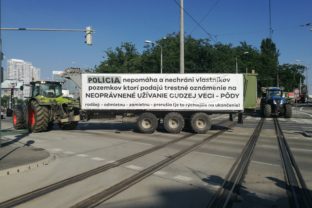 PROTEST: Farmári na traktoroch v Bratislave