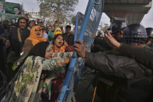 protest, Láhaur