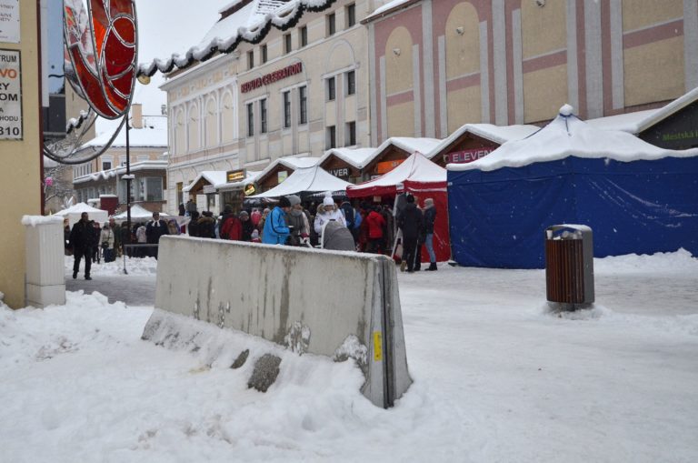 POPRAD: Zátarasy na vianočných trhoch