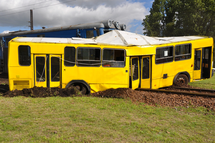 zrážka, vlak, autobus