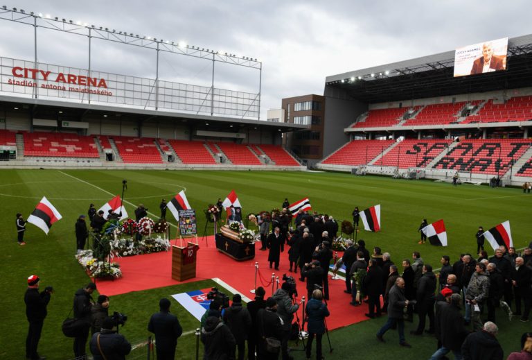 Atmosféra na Štadióne Antona Malatinského počas poslednej rozlúčky s bývalým úspešným futbalovým reprezentantom Československa a neskôr trénerom Jozefom Adamcom, ktorý zomrel v pondelok 24. decembra vo veku 76 rokov. Trnava, 4. január 2019. Foto: SITA/Martin Medňanský