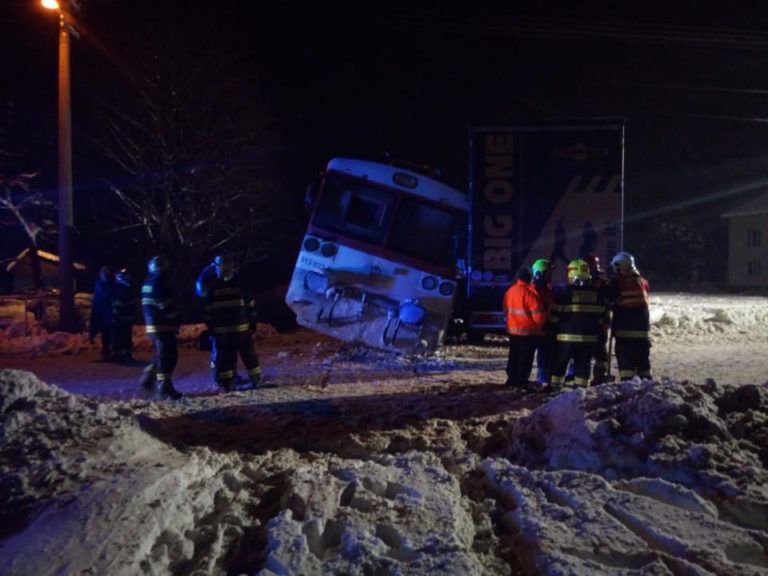 nehoda vlaku a kamiónu