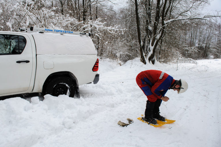POČASIE: Vietor a sneh spôsobujú výpadky elektriny